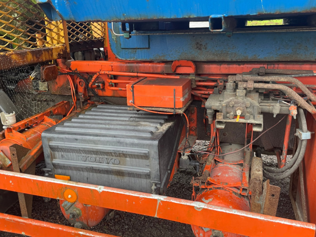 1048171-28 Truck changer Volvo FL12 6x2 -96