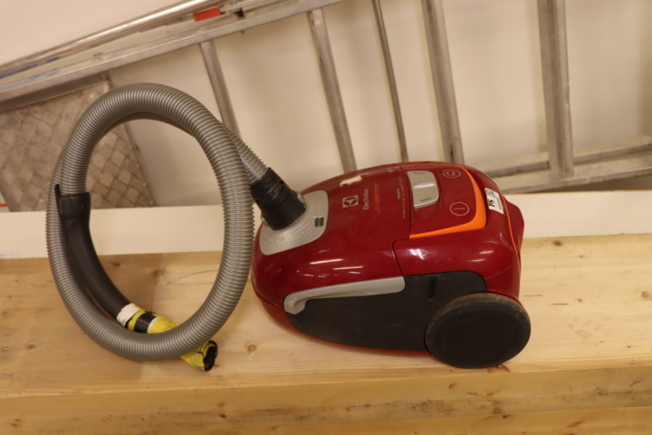 1033950-4 Electrolux Ultrasilencer Vacuum Cleaner