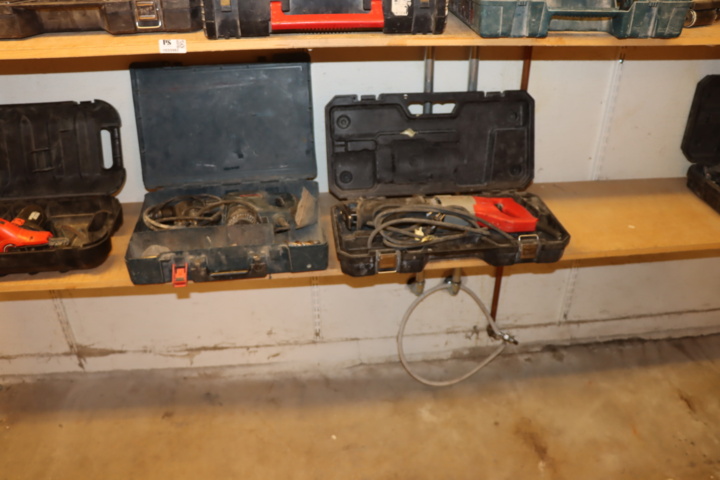 1033982-9 Everything in the room, tools and machines