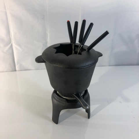 1108493-4 Fondue pot in cast iron and 6 forks with wooden handles