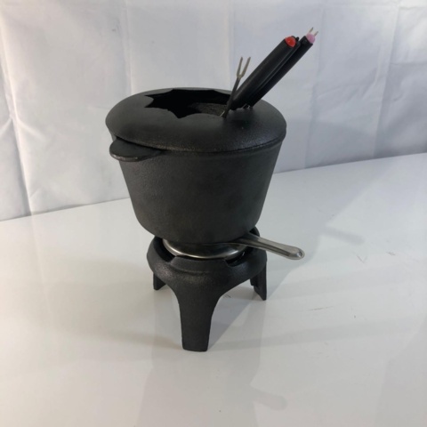 1108493-5 Fondue pot in cast iron and 6 forks with wooden handles