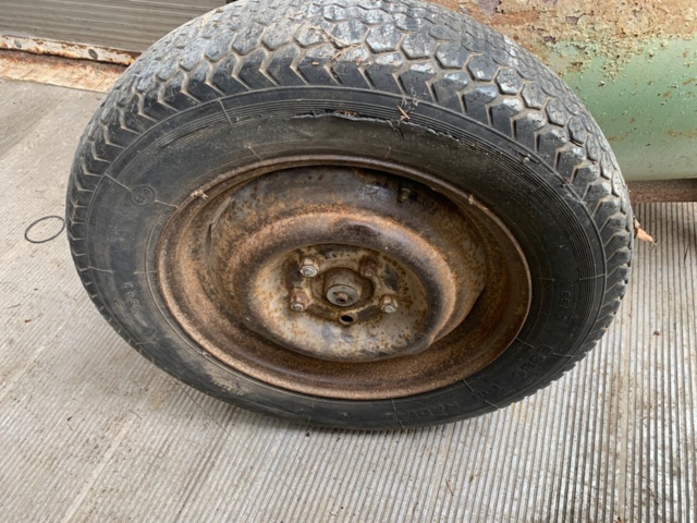 1105098-6 Compressor 170 liters with large wheels