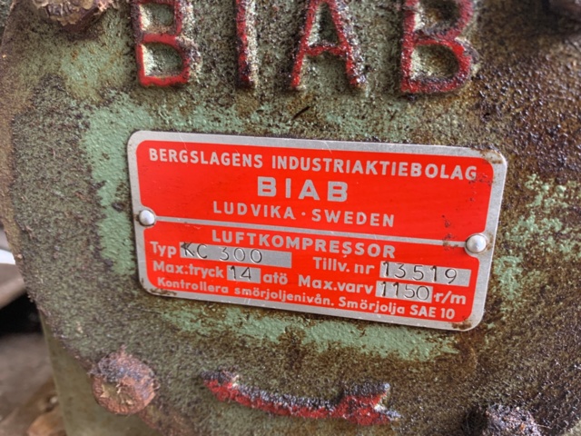 1105098-9 Compressor 170 liters with large wheels