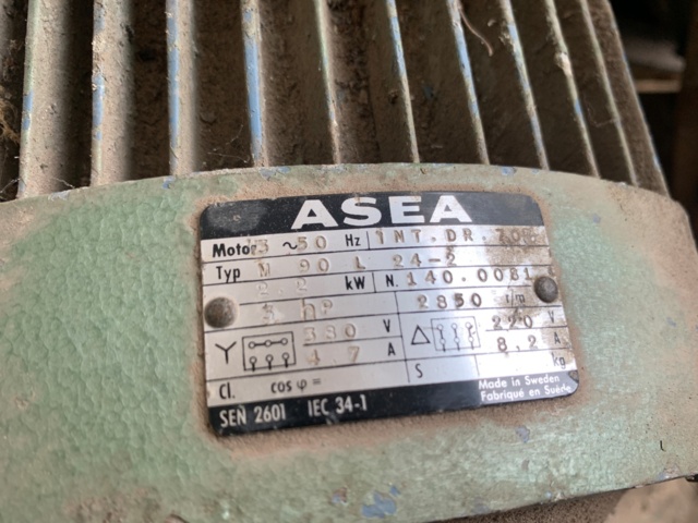 1105098-10 Compressor 170 liters with large wheels