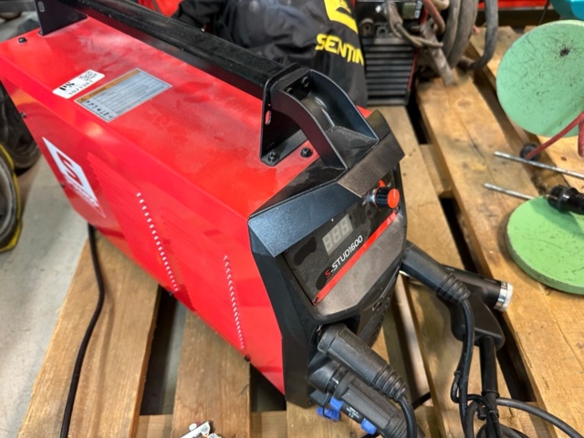 1071381-4 Bultsvets Stamos Stud 1600 med svetspistol