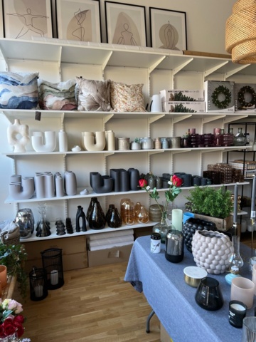 1039831-16 Lot with Interior