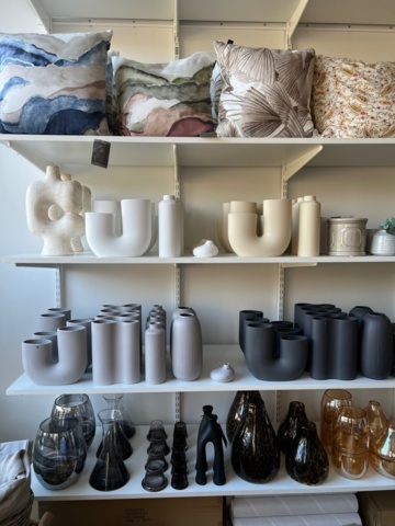 1039831-18 Lot with Interior