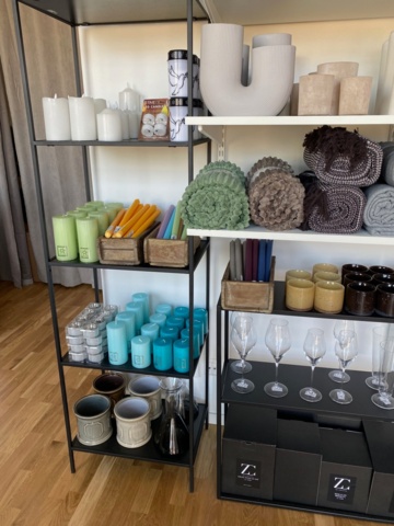 1039831-24 Lot with Interior