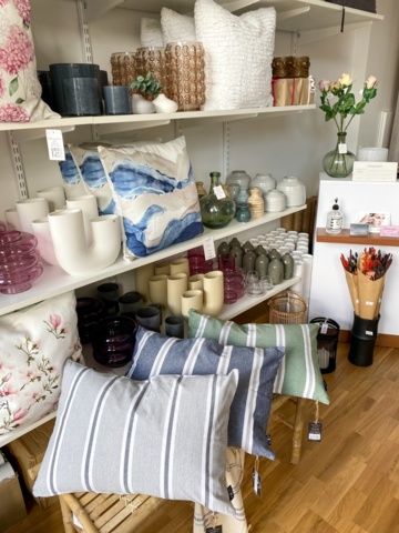 1039831-28 Lot with Interior