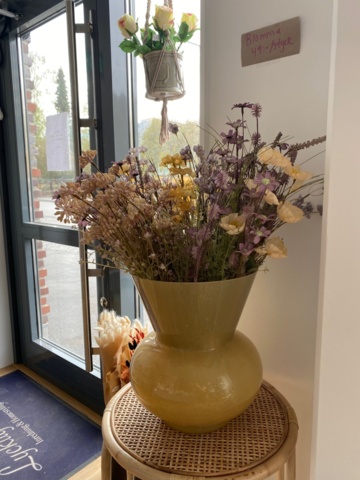 1039831-31 Lot with Interior