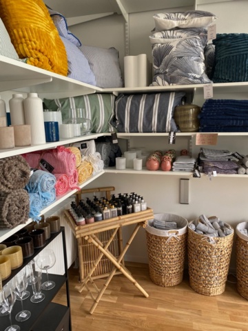 1039831-33 Lot with Interior