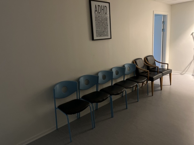 1057291-2 Möblemang och diverse i väntrum