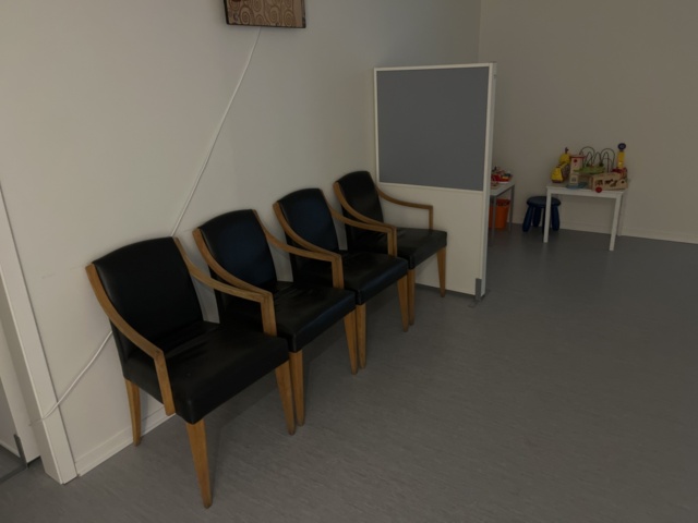 1057291-6 Möblemang och diverse i väntrum
