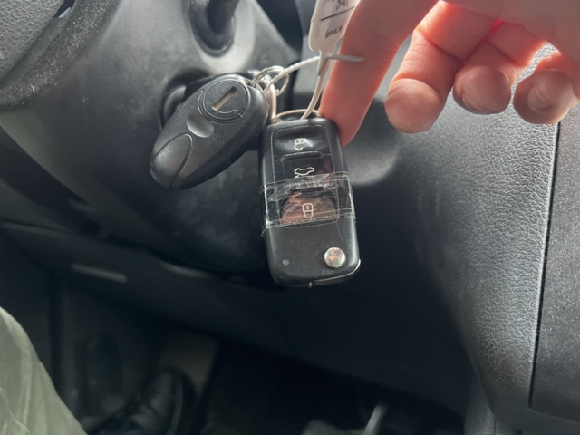 1051236-27 Volkswagen Caddy Maxi Combi 1.6 TDI - 2013