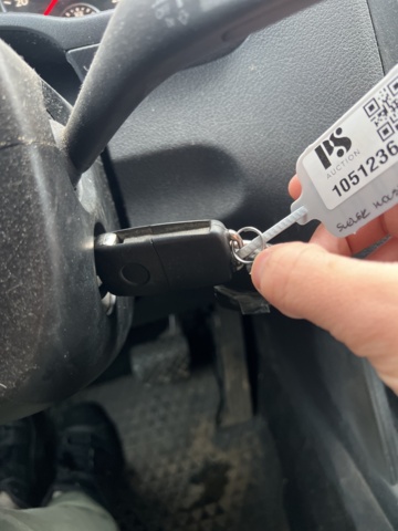 1051236-24 Volkswagen Caddy Maxi Combi 1.6 TDI - 2013