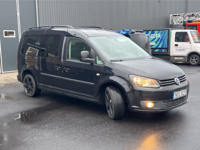 1051236-3 Volkswagen Caddy Maxi Combi 1.6 TDI - 2013