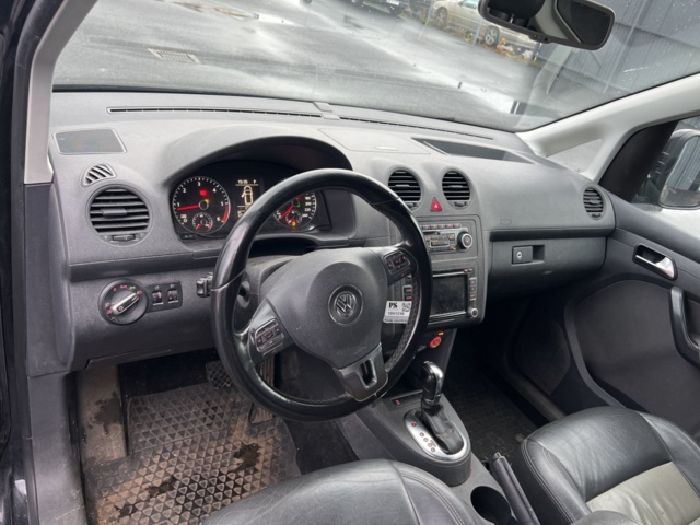 1051236-19 Volkswagen Caddy Maxi Combi 1.6 TDI - 2013