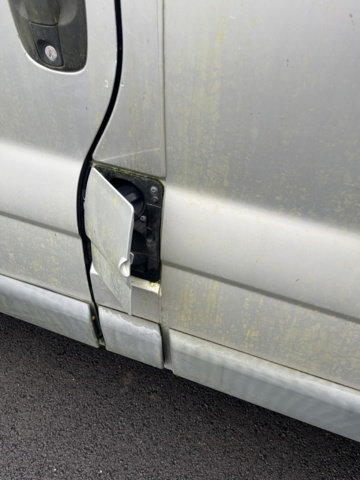 1051223-25 Opel Vivaro Van 2.7t 2.0 CDTI - 2007 (Repair item)