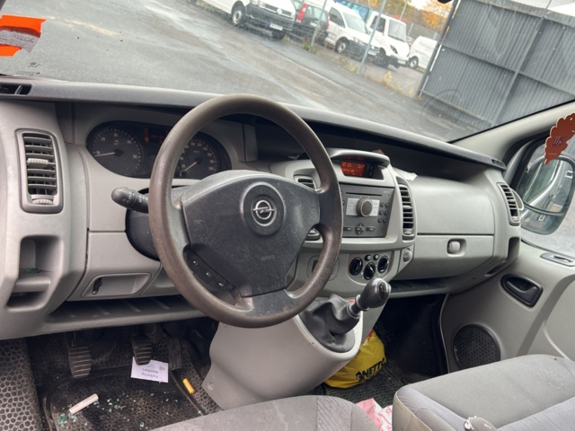 1051223-28 Opel Vivaro Van 2.7t 2.0 CDTI - 2007 (Repair item)