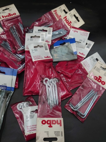 1103013-2 Assortment of building accessories - Shipping included