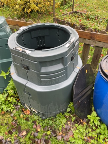 1060462-4 Compost boxes