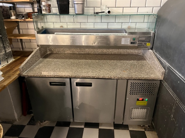 1109374-2 Pizza bench with marble top and fridge