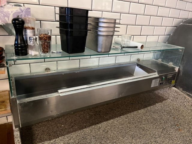 1109374-3 Pizza bench with marble top and fridge