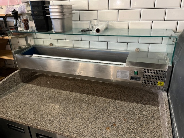 1109374-5 Pizza bench with marble top and fridge