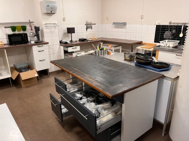 1109348-2 Sandwich shop Interior