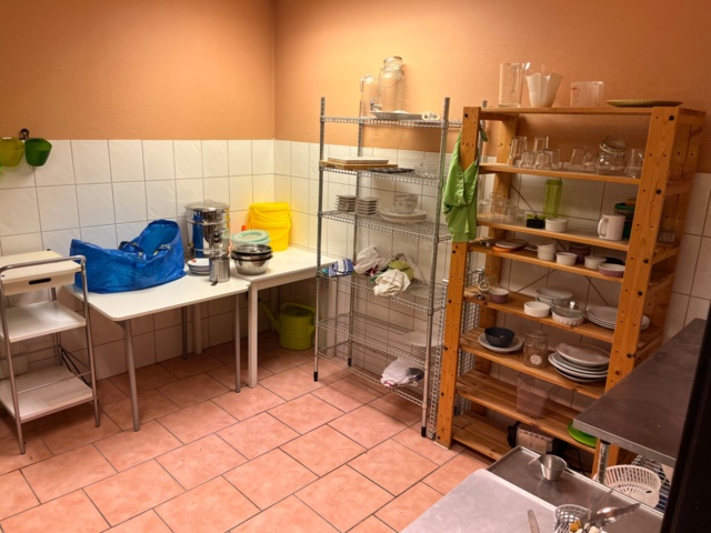 1109348-15 Sandwich shop Interior