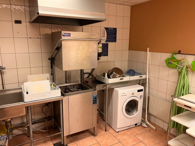 1109348-16 Sandwich shop Interior