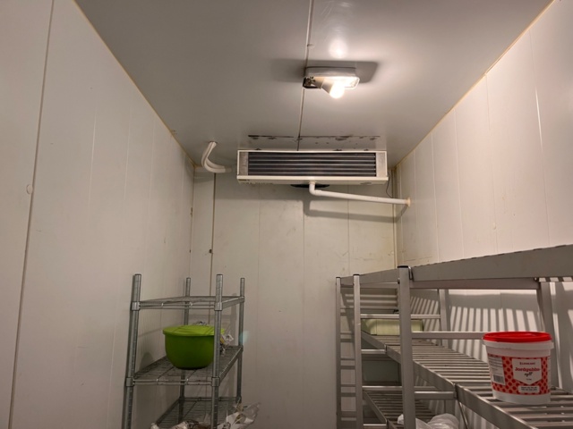 1109348-24 Sandwich shop Interior