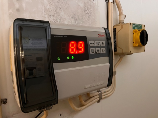 1109348-28 Sandwich shop Interior