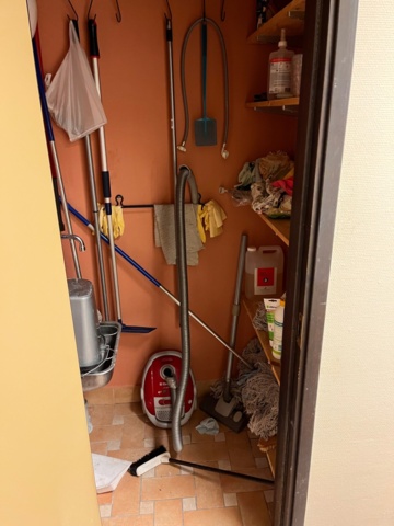 1109348-29 Sandwich shop Interior