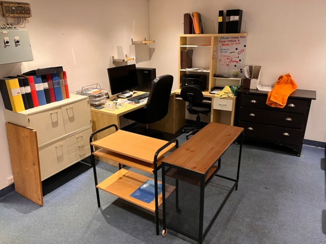 1109348-32 Sandwich shop Interior