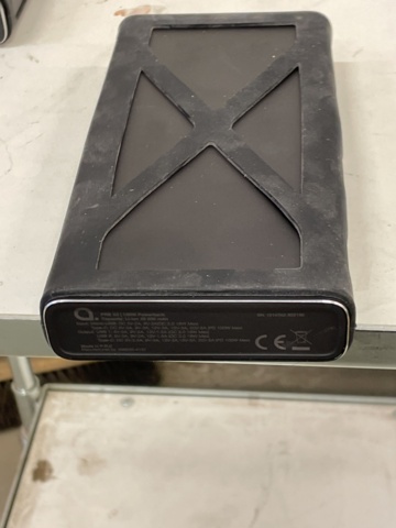 998904-6 Power bank & charger