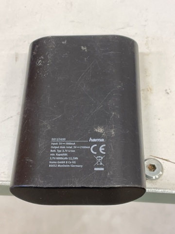 998904-11 Power bank & charger