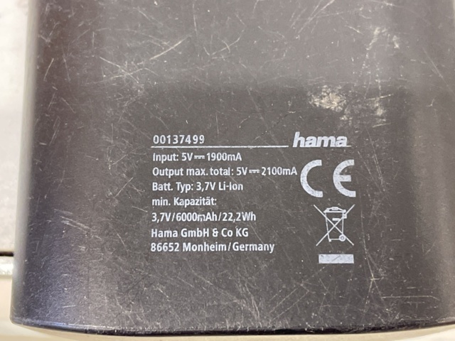 998904-12 Power bank & charger