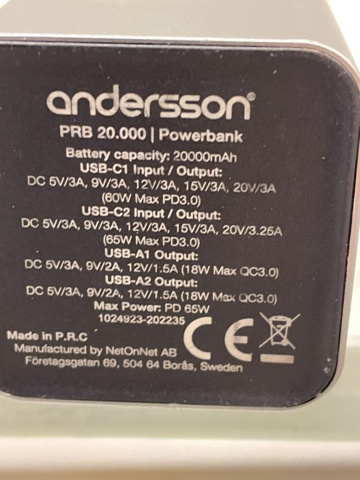 998904-15 Power bank & charger