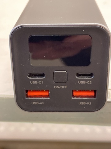 998904-16 Power bank & charger