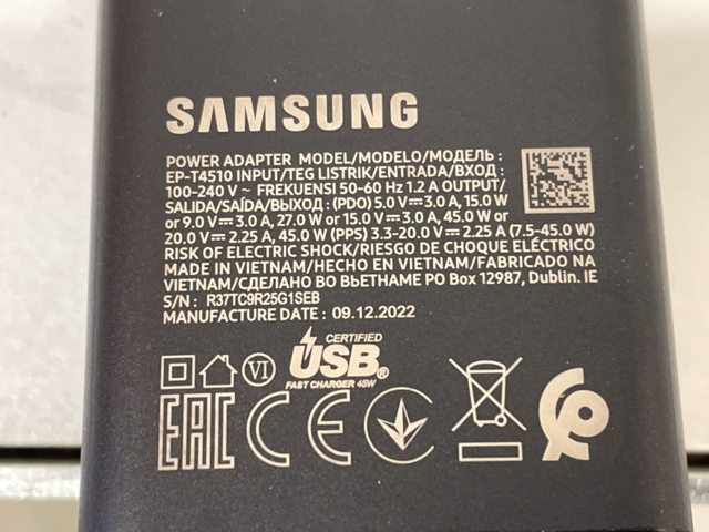 998904-18 Power bank & charger
