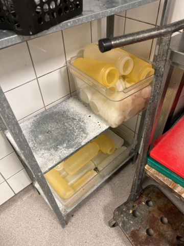 1057388-6 Various commercial kitchen utensils (trays, canteens, troughs, pans, etc.).