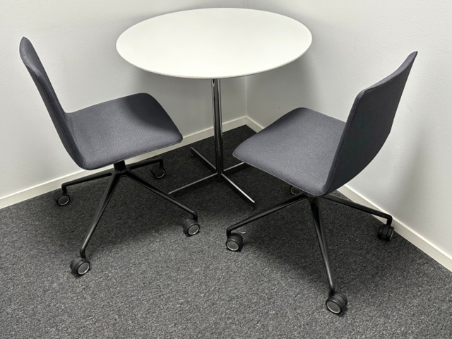 1071589-1 Pillar table and 2 conference chairs with wheels