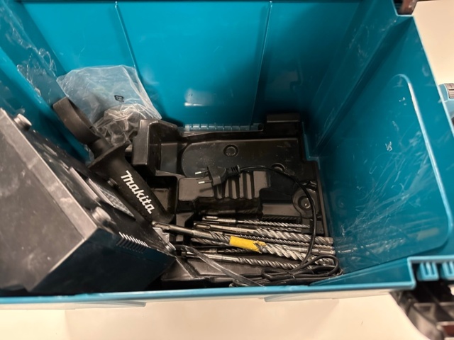 1071404-2 Hammer drill Makita with vacuum cleaner attachment DHR243 and DX07