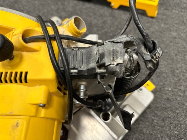 1071567-6 Miter saw DeWalt DW777-QS