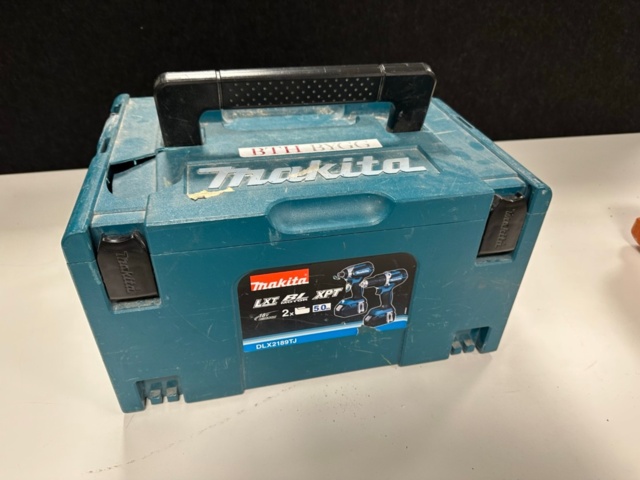 1071507-4 Borrskruvdragare Makita DDF482 inkl laddare och 2 batterier