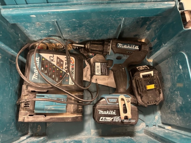 1071507-1 Borrskruvdragare Makita DDF482 inkl laddare och 2 batterier