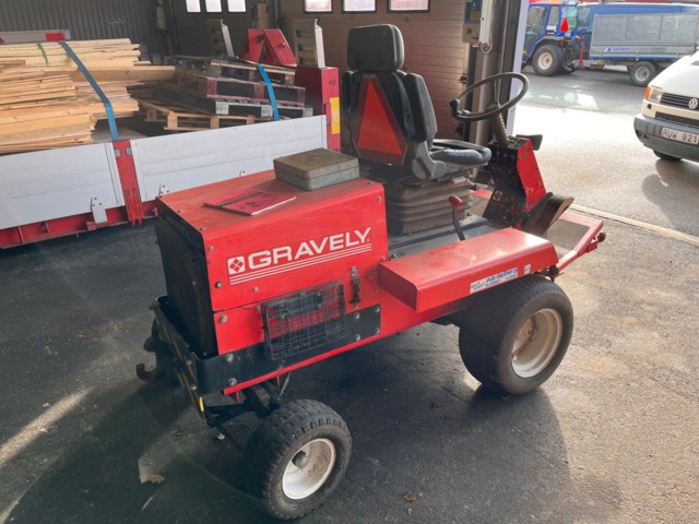 1109659-2 Riding mower Gravely Promaster 400 - Without blade