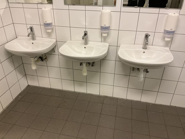 1061599-1 5 Washbasin IFÖ with single-lever mixer