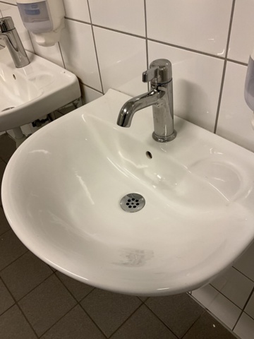 1061599-4 5 Washbasin IFÖ with single-lever mixer